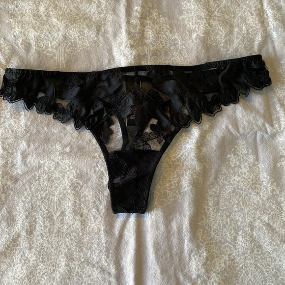 Victoria’s Secret Floral Lace Thong - Picture 1 of 3